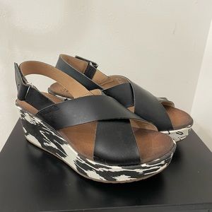 Black and white sandal